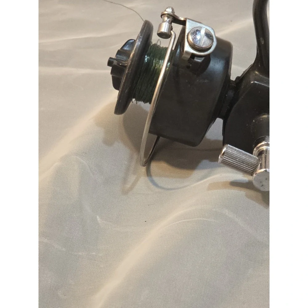 Vintage‎ ZEBCO XB65 Made In Japan Spinning Reel Fishing Gear Works great